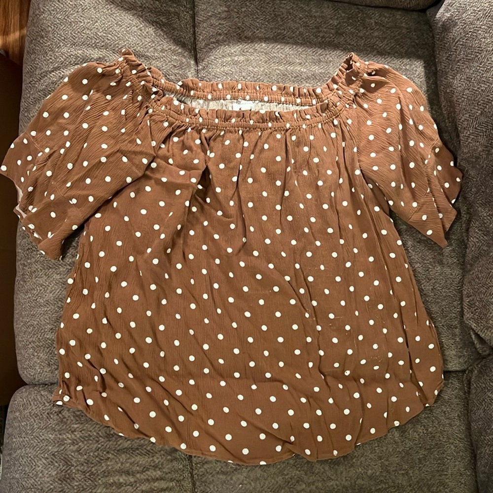 Maurice’s Short-sleeve Brown & White Polka Dot Shirt, size Small